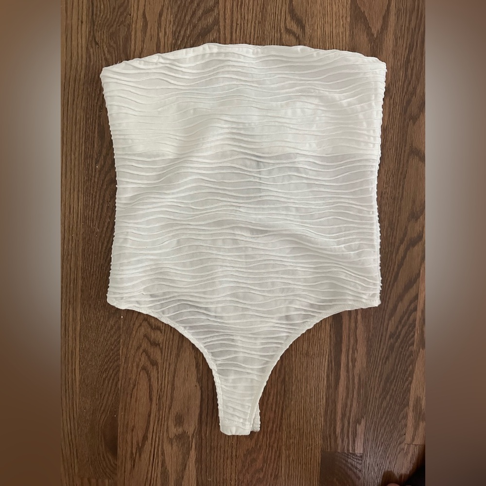 White, strapless bodysuit